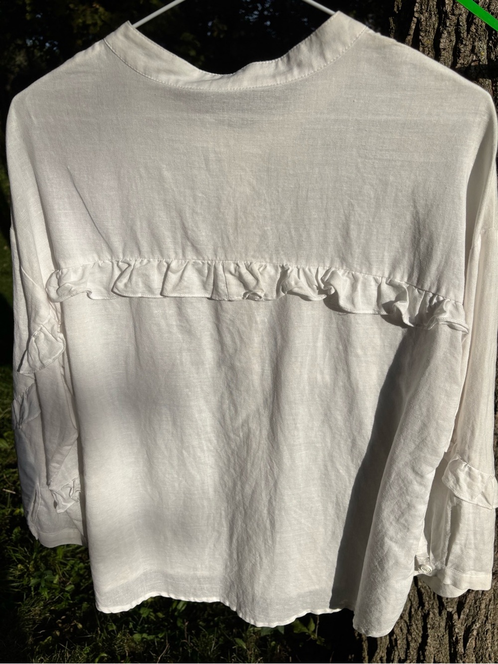 Girls' White Button-Front Ruffle Sleeve Top - Picture 2 of 2